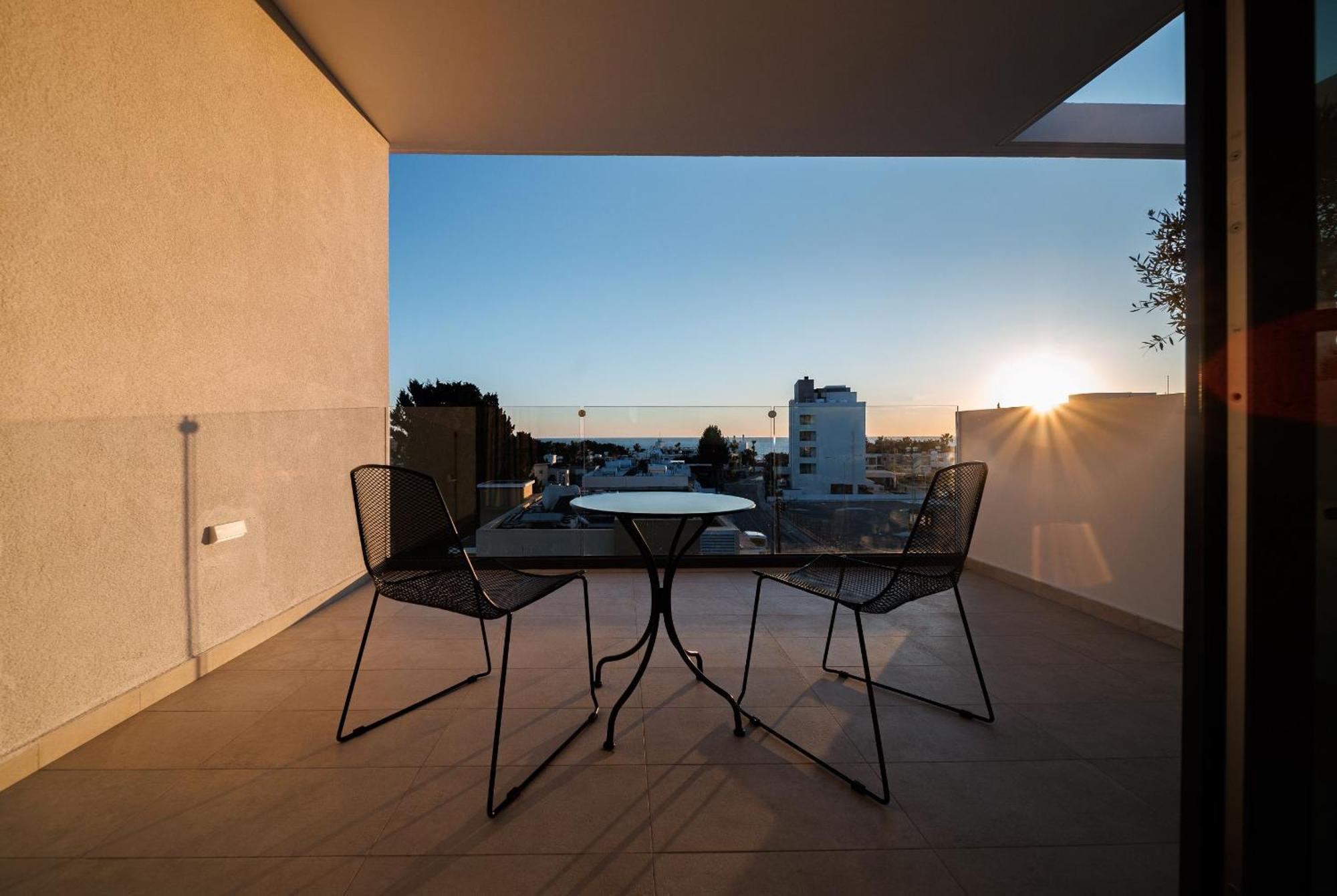 Regency Boutique Hotel Holiday Suites Paphos ภายนอก รูปภาพ
