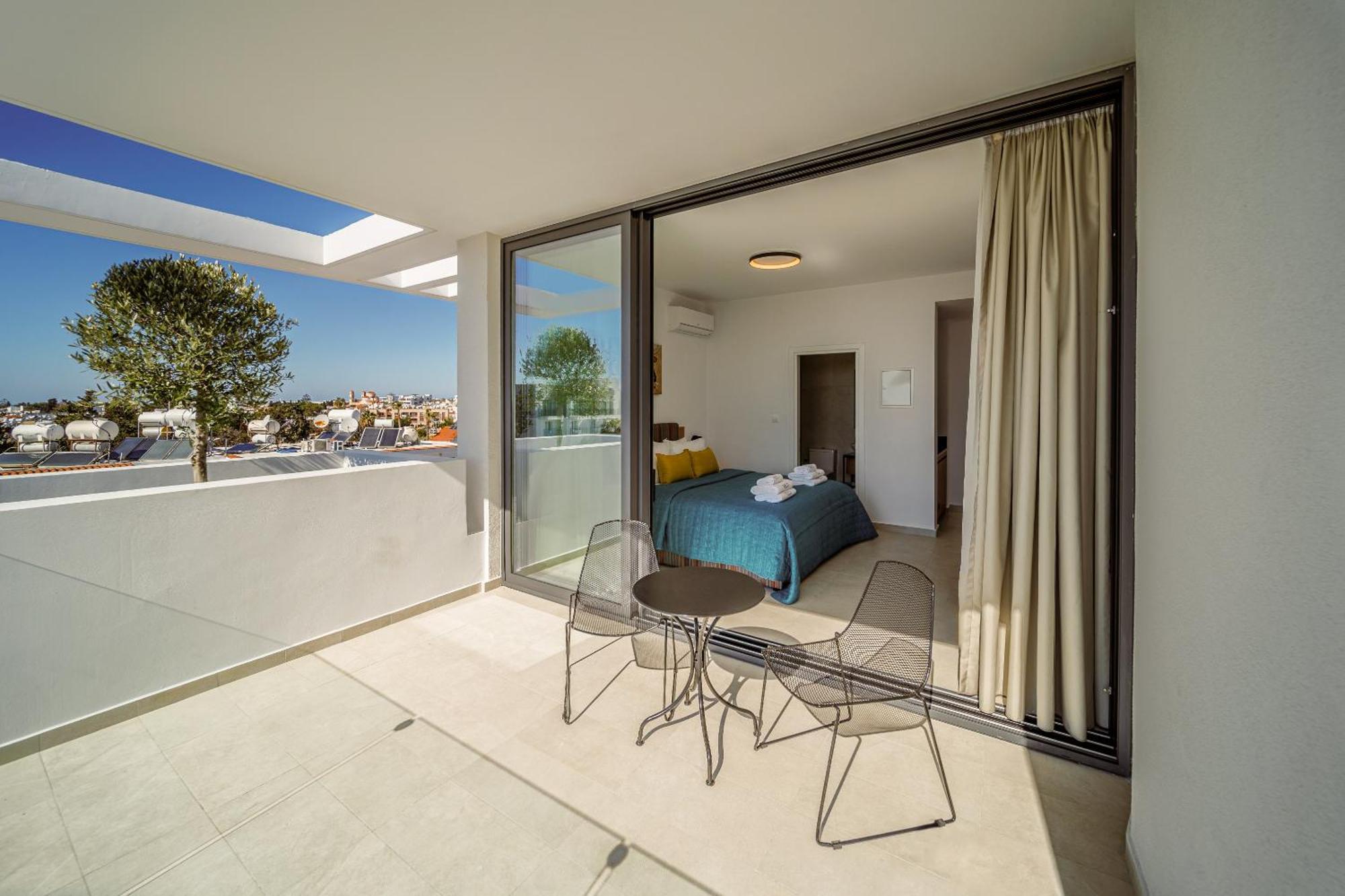 Regency Boutique Hotel Holiday Suites Paphos ภายนอก รูปภาพ