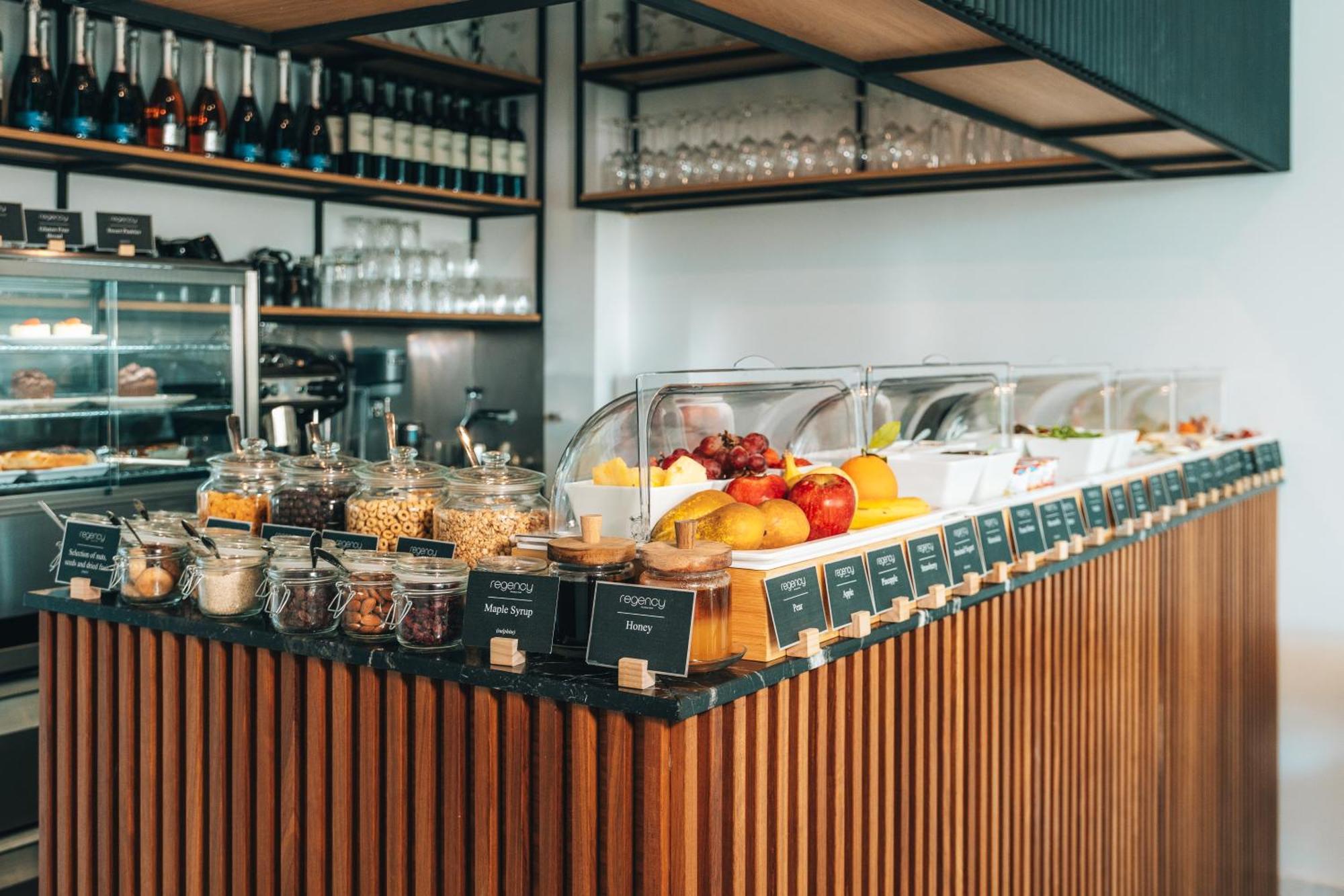 Regency Boutique Hotel Holiday Suites Paphos ห้อง รูปภาพ